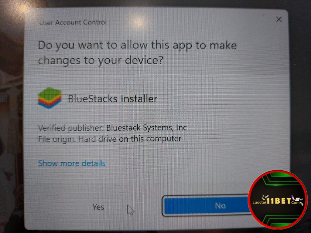 Chọn “Yes” để hệ thống tải xuống phần mềm Bluestacks